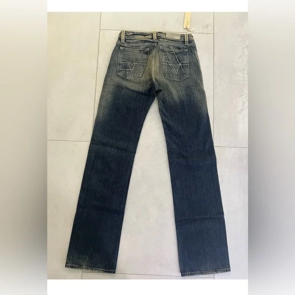 NEW AUTHENTIC DIESEL LEVAN MENS CLASSIC SIZE 28X32 DENIM STRAIGHT LEG JEANS.